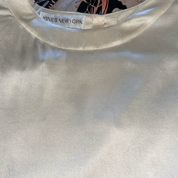 Vintage Women’s Jones New York Silk Short Sleeve Top. Off white Size 12 - Picture 8 of 8